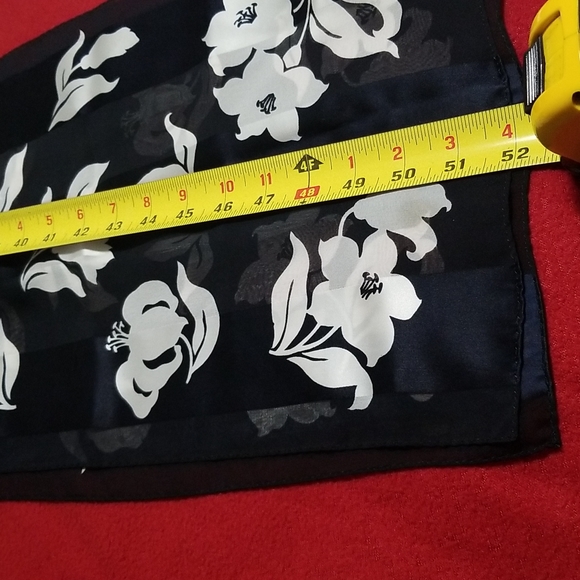ALLEN TRACY 100% SILK SCARF - Picture 11 of 14